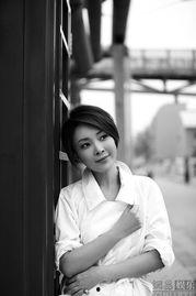 刘威葳年轻时照片,从青涩校园到璀璨荧屏